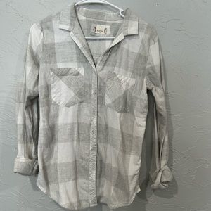 Altar’s State white and Grey flannel